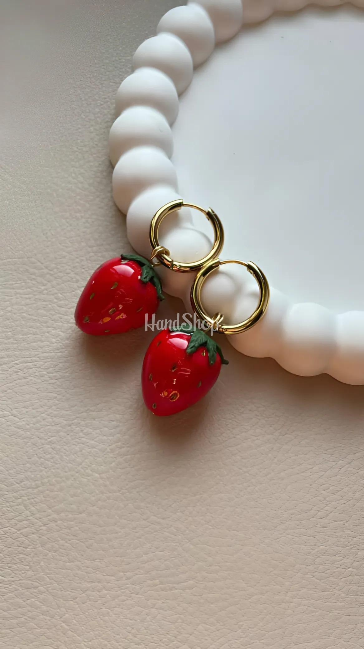 Авторські сережки червоні ягідки полунички полімерна глина Авторські сережки червоні ягідки полунички полімерна глина