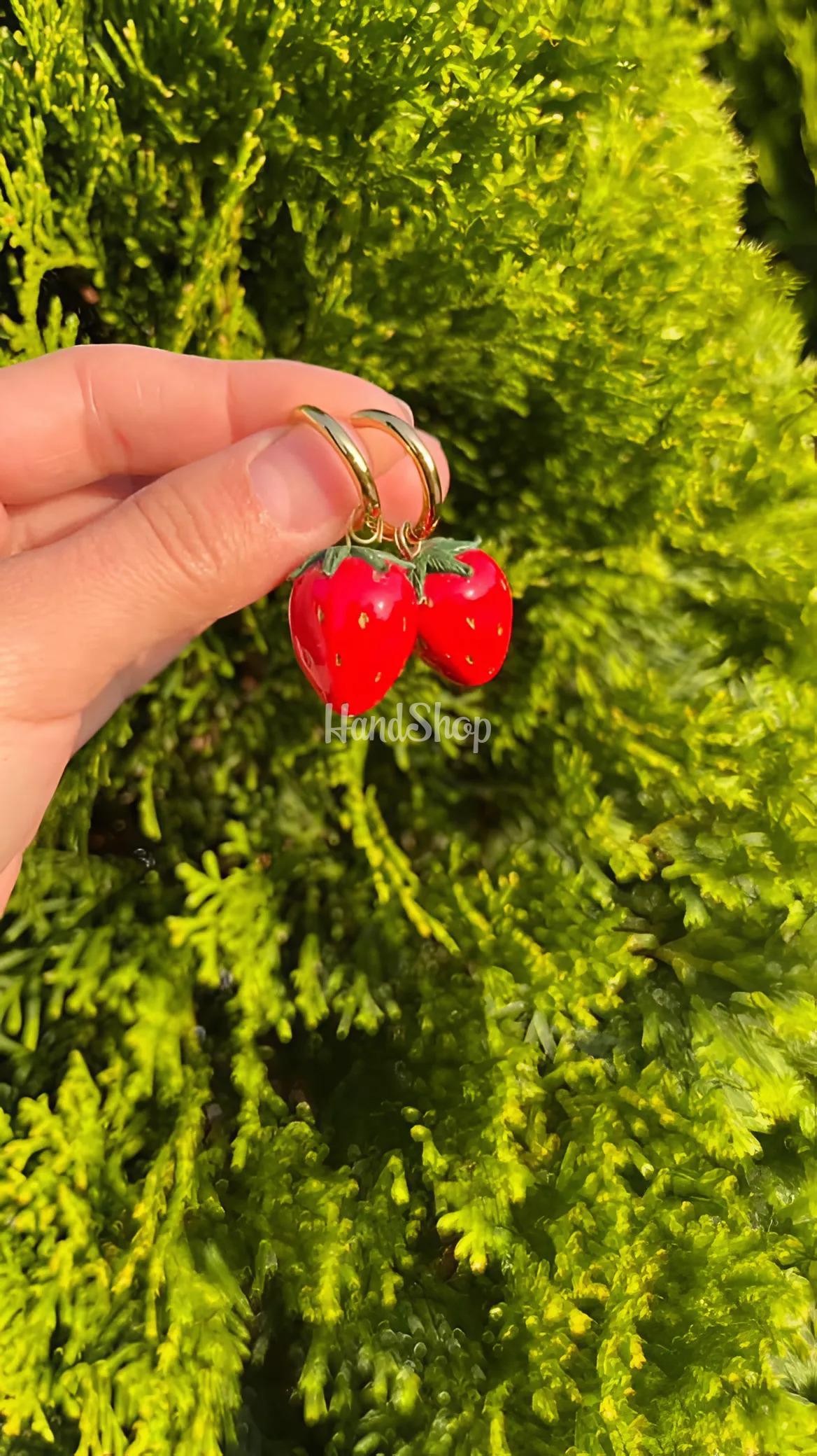 Авторські сережки червоні ягідки полунички полімерна глина Авторські сережки червоні ягідки полунички полімерна глина