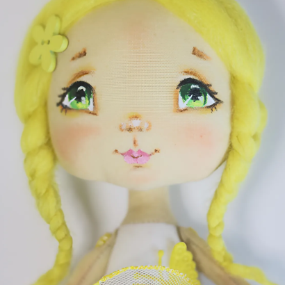 Маленька текстильна лялька сувенірна з жовтим волоссям