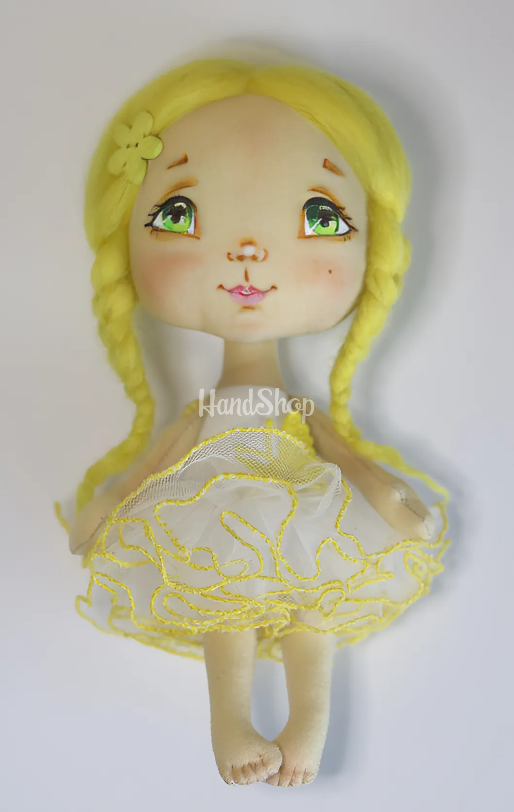 Маленька текстильна лялька сувенірна з жовтим волоссям Маленька текстильна лялька сувенірна з жовтим волоссям
