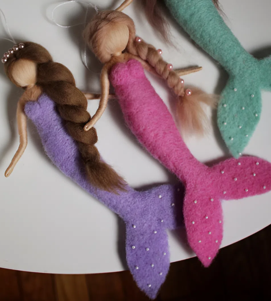 Сувенірна лялька підвіска казкова русалонька фіолетова