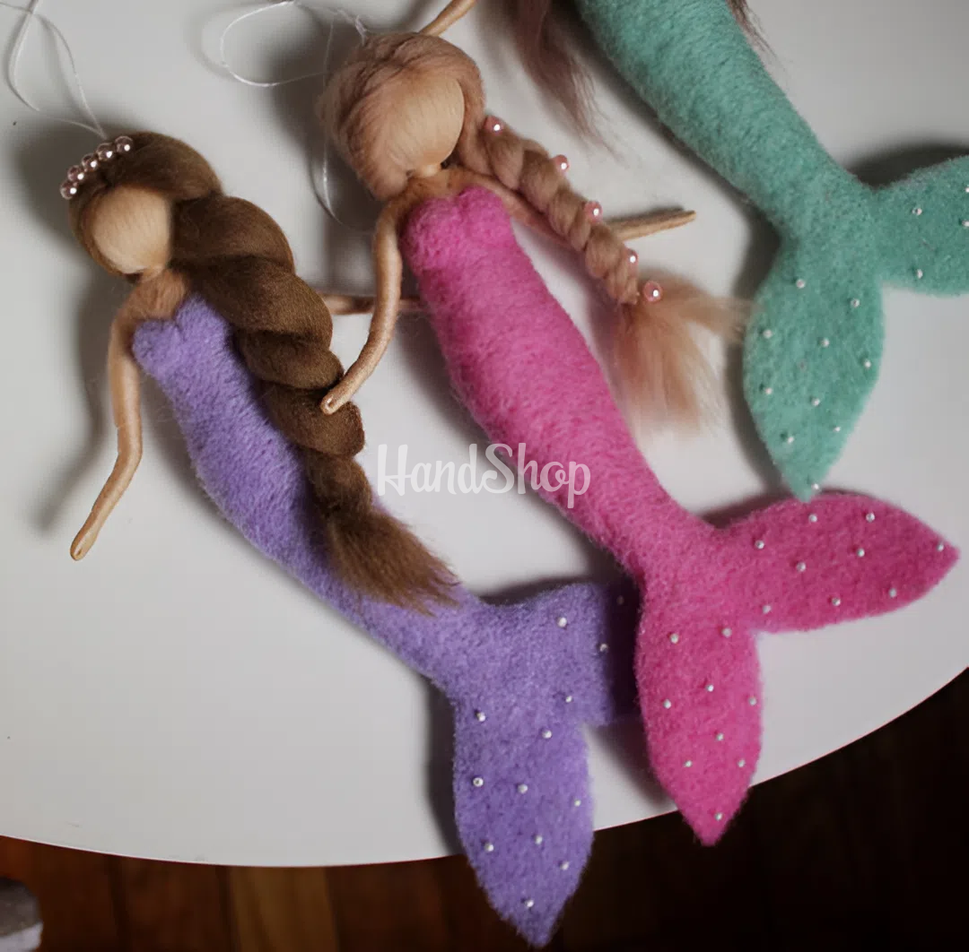 Сувенірна лялька підвіска казкова русалонька фіолетова Сувенірна лялька підвіска казкова русалонька фіолетова