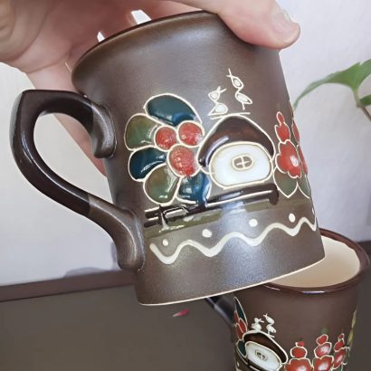 Керамічна чашка хатинка, лелеки, мальви ручний розпис
