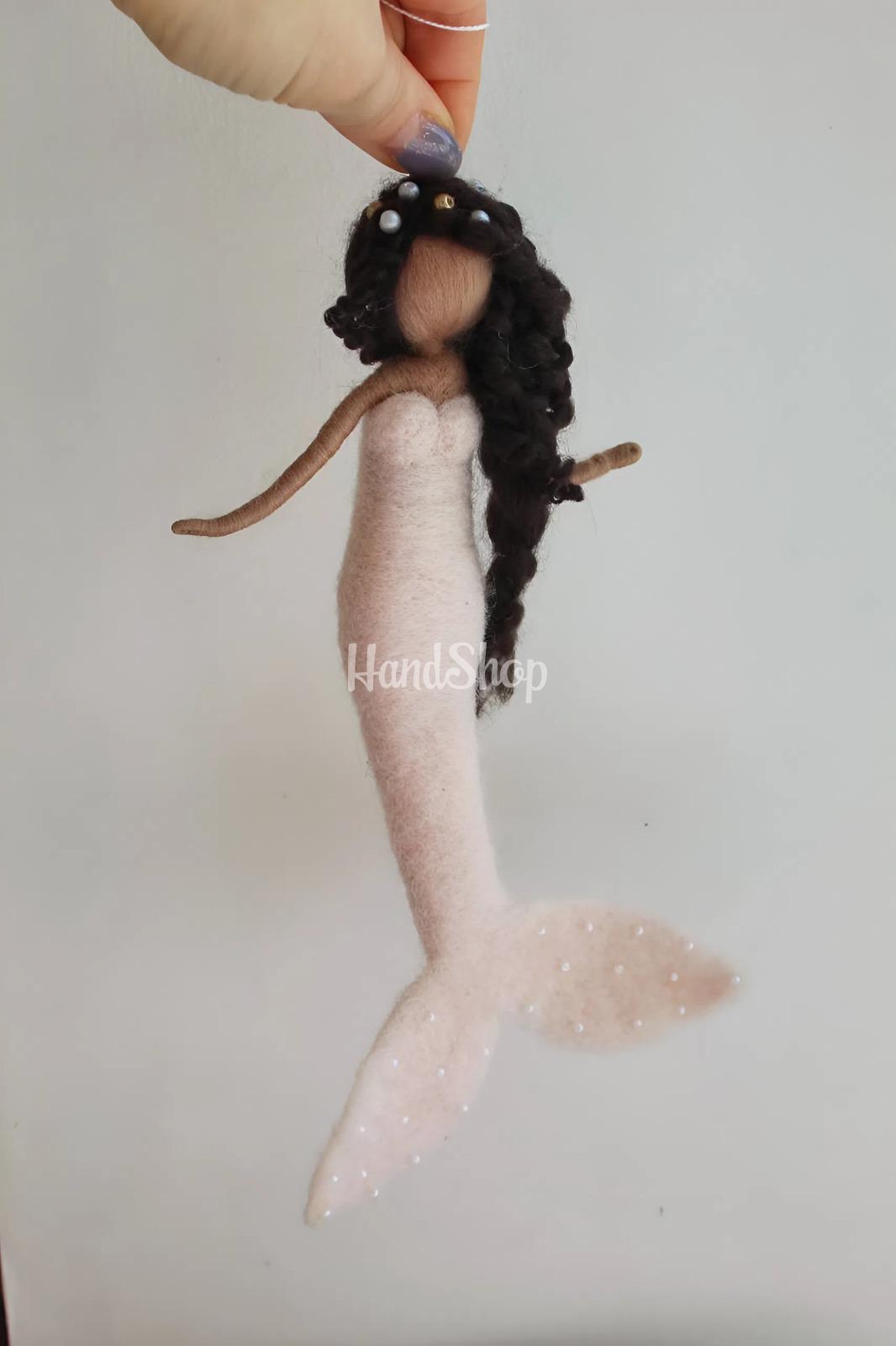 Сувенірна лялька підвіска казкова русалонька принцеса Сувенірна лялька підвіска казкова русалонька принцеса