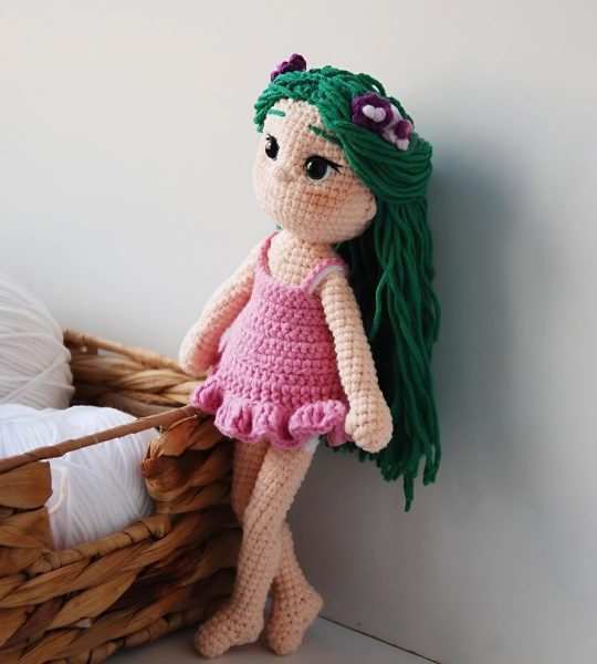 В'язана іграшка лялька лісова Мавка у рожевій сукні