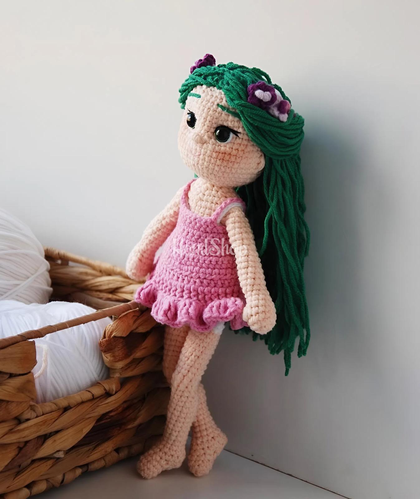 В'язана іграшка лялька лісова Мавка у рожевій сукні В'язана іграшка лялька лісова Мавка у рожевій сукні