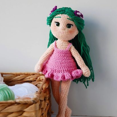 В'язана іграшка лялька лісова Мавка у рожевій сукні