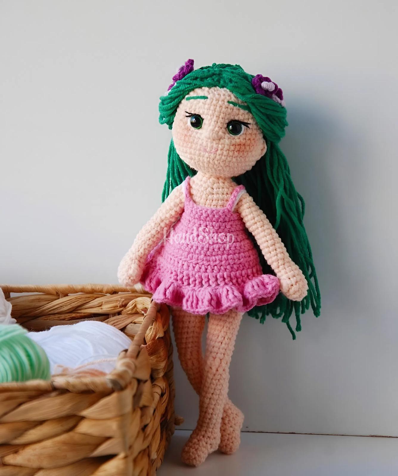 В'язана іграшка лялька лісова Мавка у рожевій сукні В'язана іграшка лялька лісова Мавка у рожевій сукні