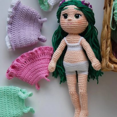 В'язана іграшка лялька лісова Мавка у рожевій сукні