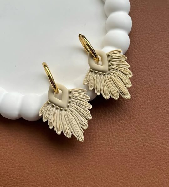 Стильні жіночі сережки з полімерної глини в стилі бохо