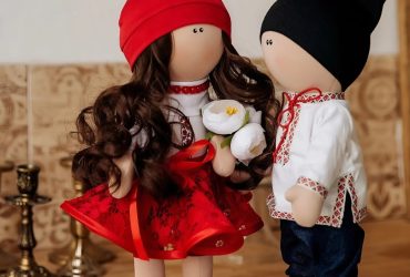 Текстильні ляльки українці в вишиванках ручної роботи: подарунок для молодят і унікальний сувенір для закордонних гостей