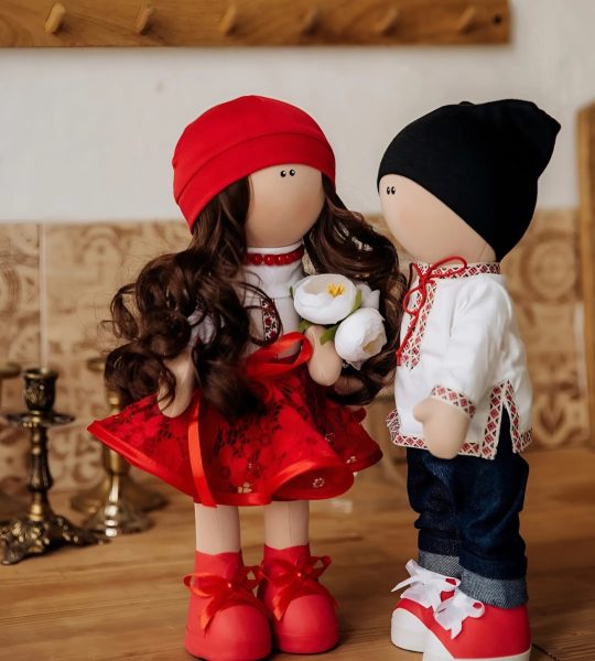 Весільна пара ляльки тільда українці в вишиванках сувенір