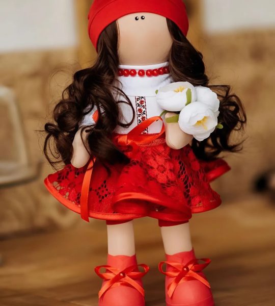 Лялька сувенірна велика текстильна україночка в вишиванці