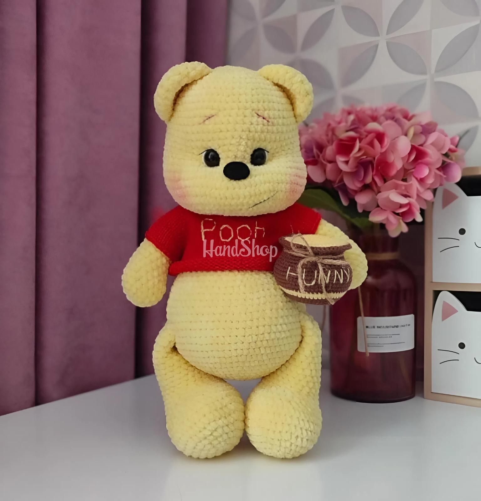 Сувенірна авторська в'язана м’яка дитяча іграшка Вінні Пух Сувенірна авторська в'язана м’яка дитяча іграшка Вінні Пух