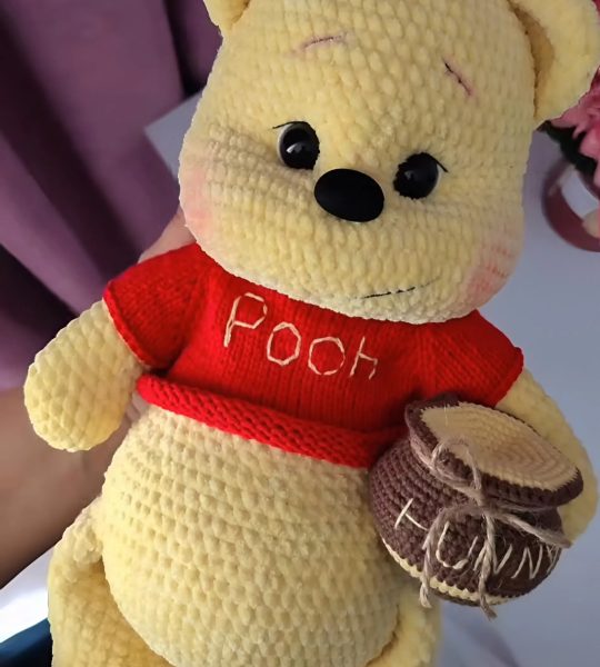 Сувенірна авторська в'язана м’яка дитяча іграшка Вінні Пух
