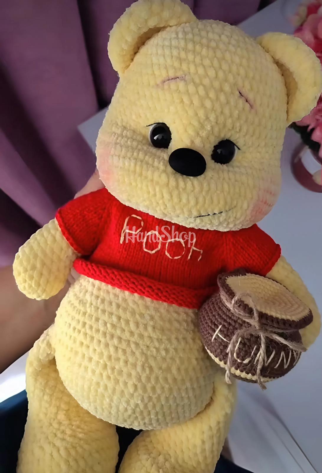 Сувенірна авторська в'язана м’яка дитяча іграшка Вінні Пух Сувенірна авторська в'язана м’яка дитяча іграшка Вінні Пух