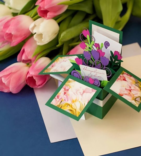 Жіноча листівка коробочка сувенір квіти тюльпани 3d мамі