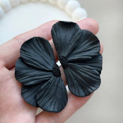 Стильні жіночі сережки чорна квітка половинки полімерна глина