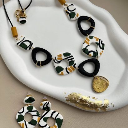 Набір стильних прикрас сережки та намисто геометричне з глини