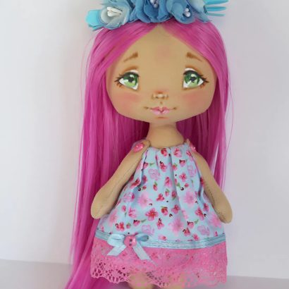 Сувенірна міні лялька хендмейд з рожевим довгим волоссям