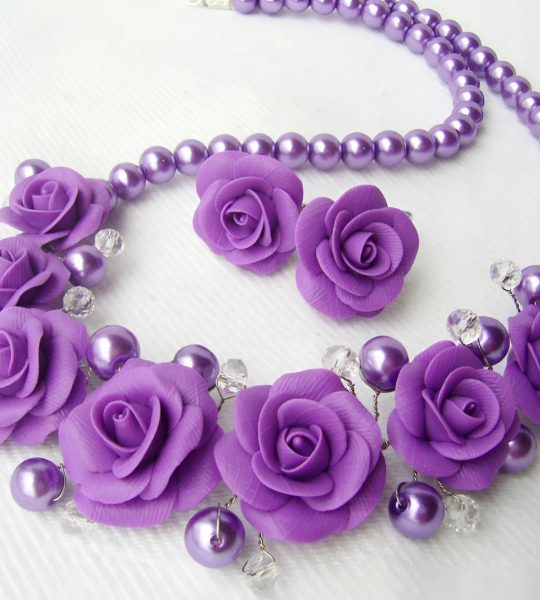 Комплект із холодного фарфору колье та сережки троянди