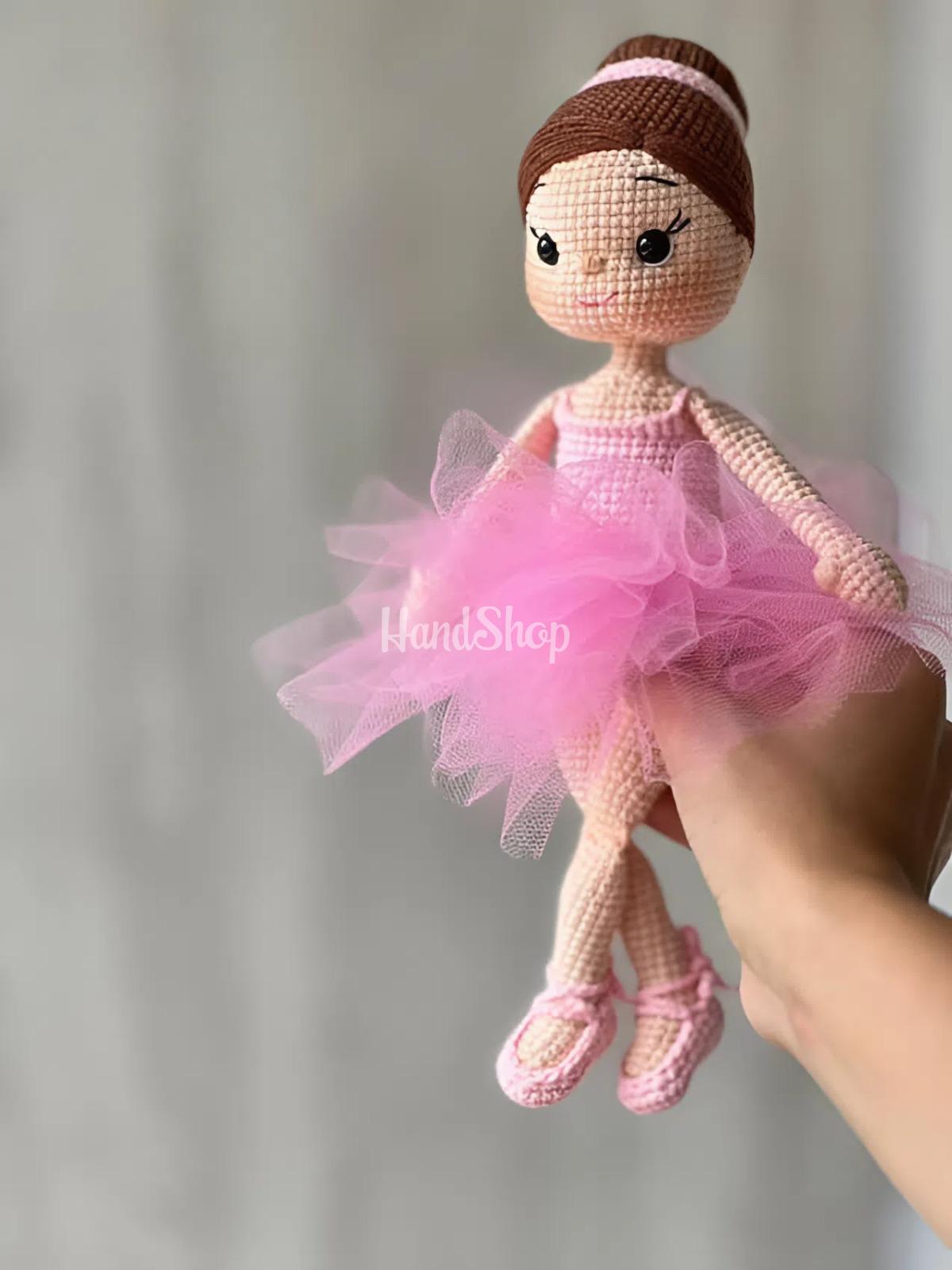 В’язана лялечка сувенір балеринка в пуантах та рожевій пачці В’язана лялечка сувенір балеринка в пуантах та рожевій пачці