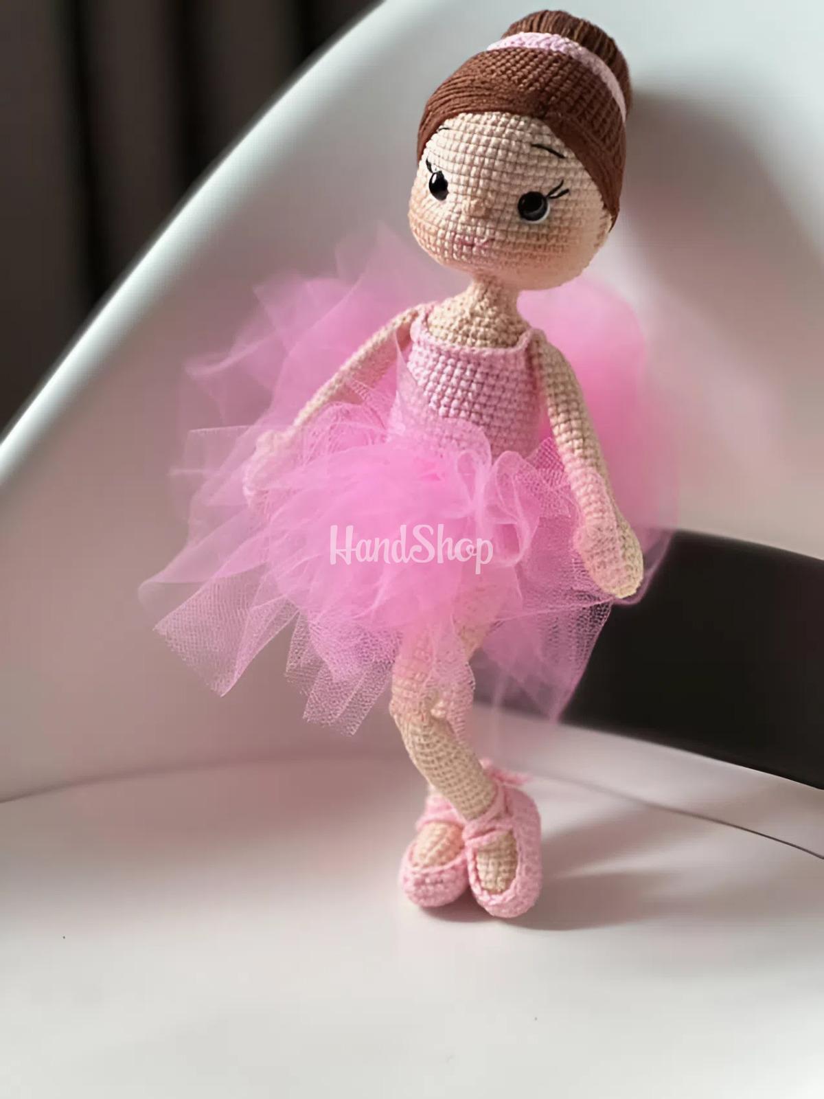 В’язана лялечка сувенір балеринка в пуантах та рожевій пачці В’язана лялечка сувенір балеринка в пуантах та рожевій пачці