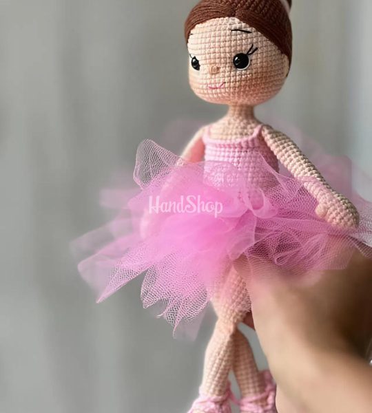 В’язана лялька сувенір балерина в пуантах та рожевій пачці