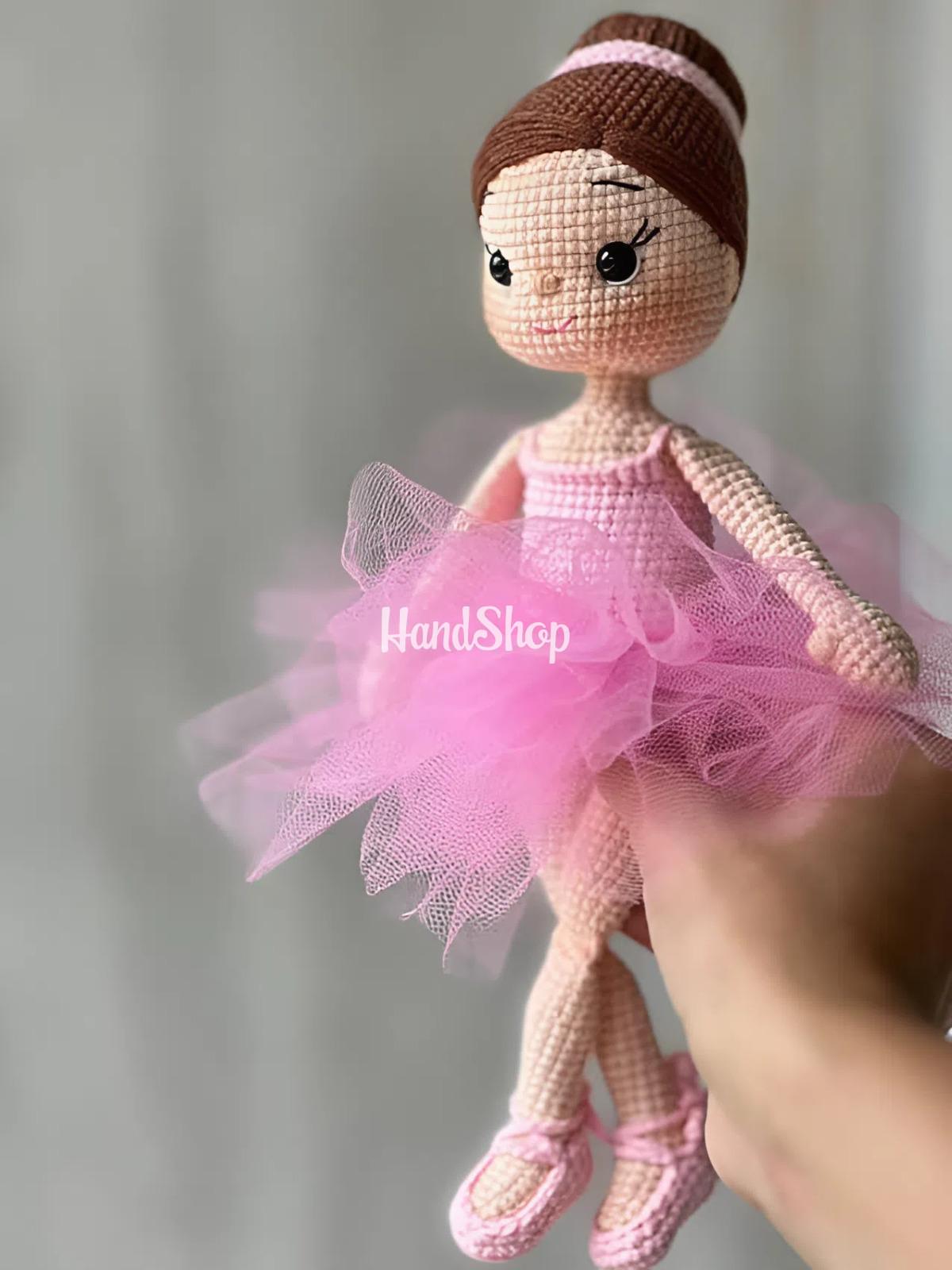 В’язана лялька сувенір балерина в пуантах та рожевій пачці В’язана лялька сувенір балерина в пуантах та рожевій пачці