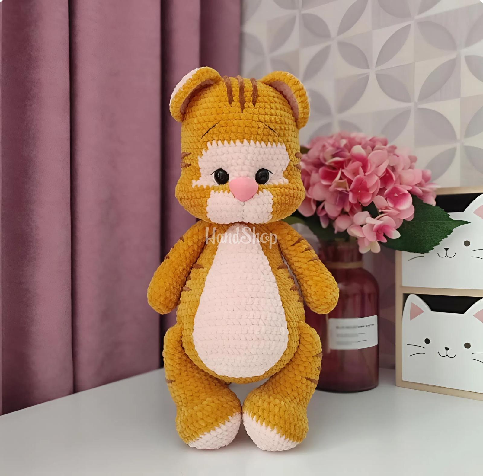 Сувенірна авторська в’язана м’яка дитяча іграшка тигрик Сувенірна авторська в’язана м’яка дитяча іграшка тигрик