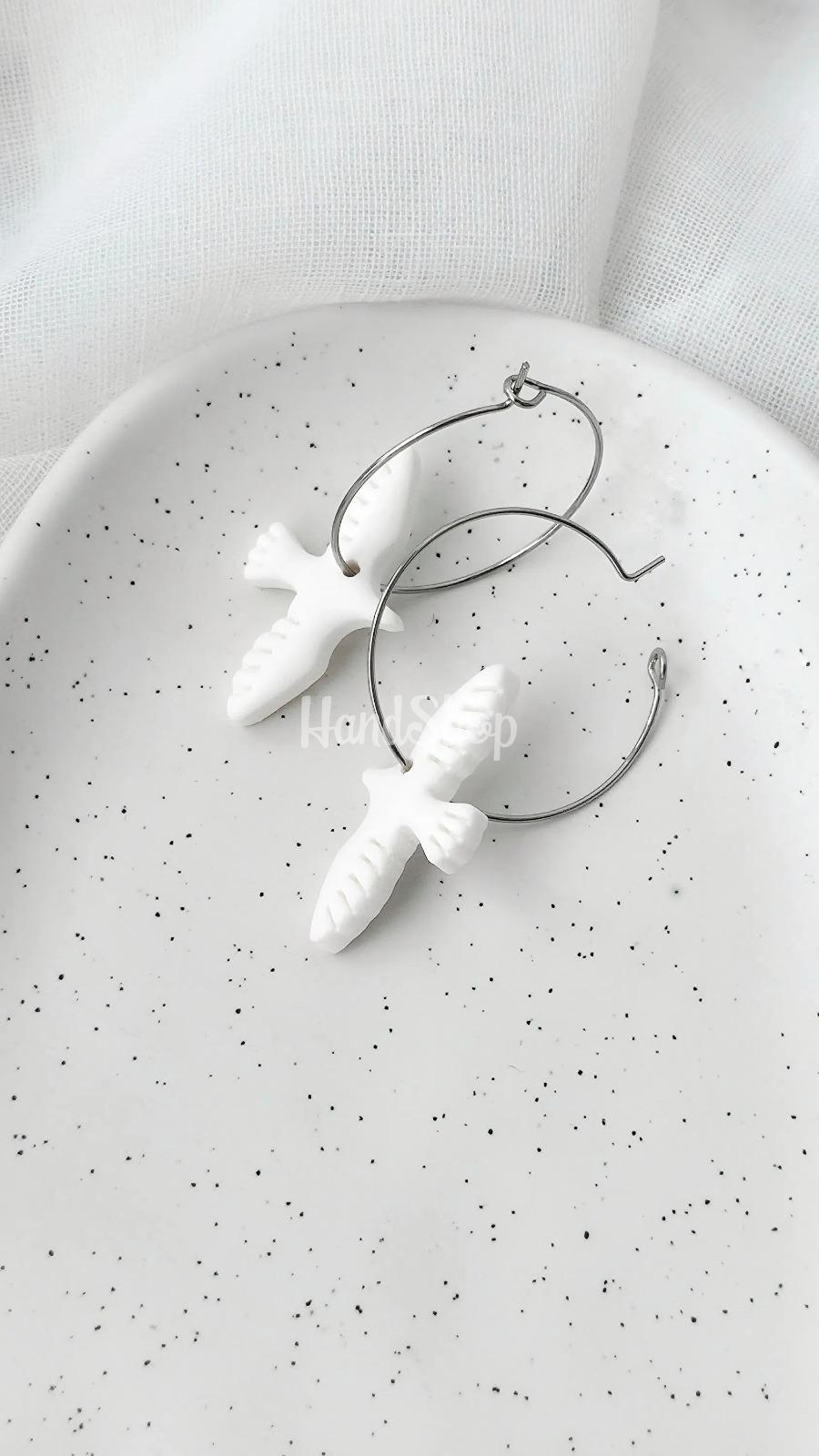 Жіночі сережки білі пташки голубки з полімерної глини колечка Жіночі сережки білі пташки голубки з полімерної глини колечка