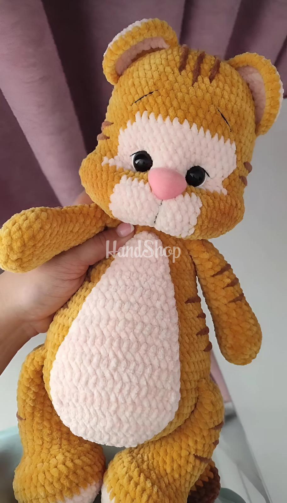 Сувенірна авторська в’язана м’яка дитяча іграшка тигр Сувенірна авторська в’язана м’яка дитяча іграшка тигр