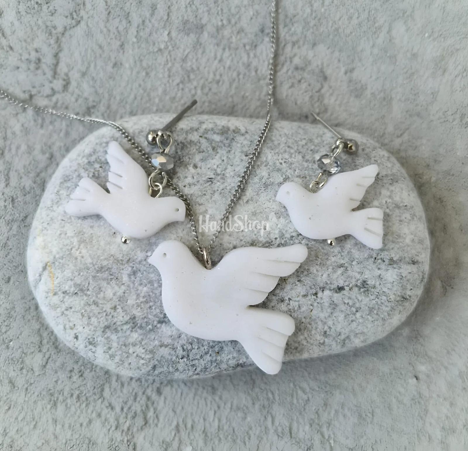 Жіночі сережки білі горлиці миру з полімерної глини Жіночі сережки білі горлиці миру з полімерної глини