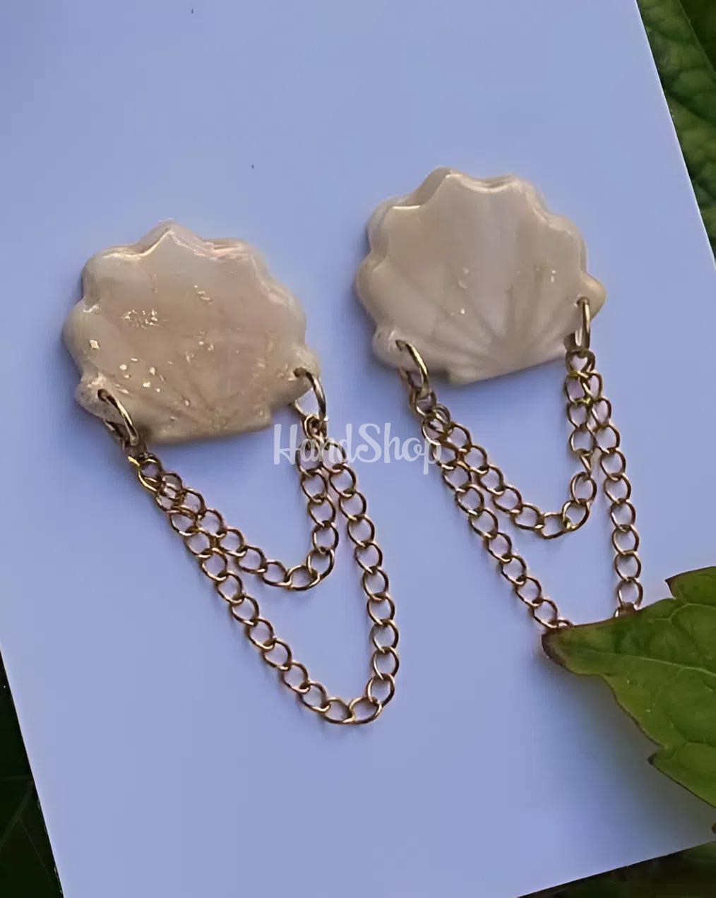 Авторські жіночі літні морські сережки мушля з ланцюжком Авторські жіночі літні морські сережки мушля з ланцюжком