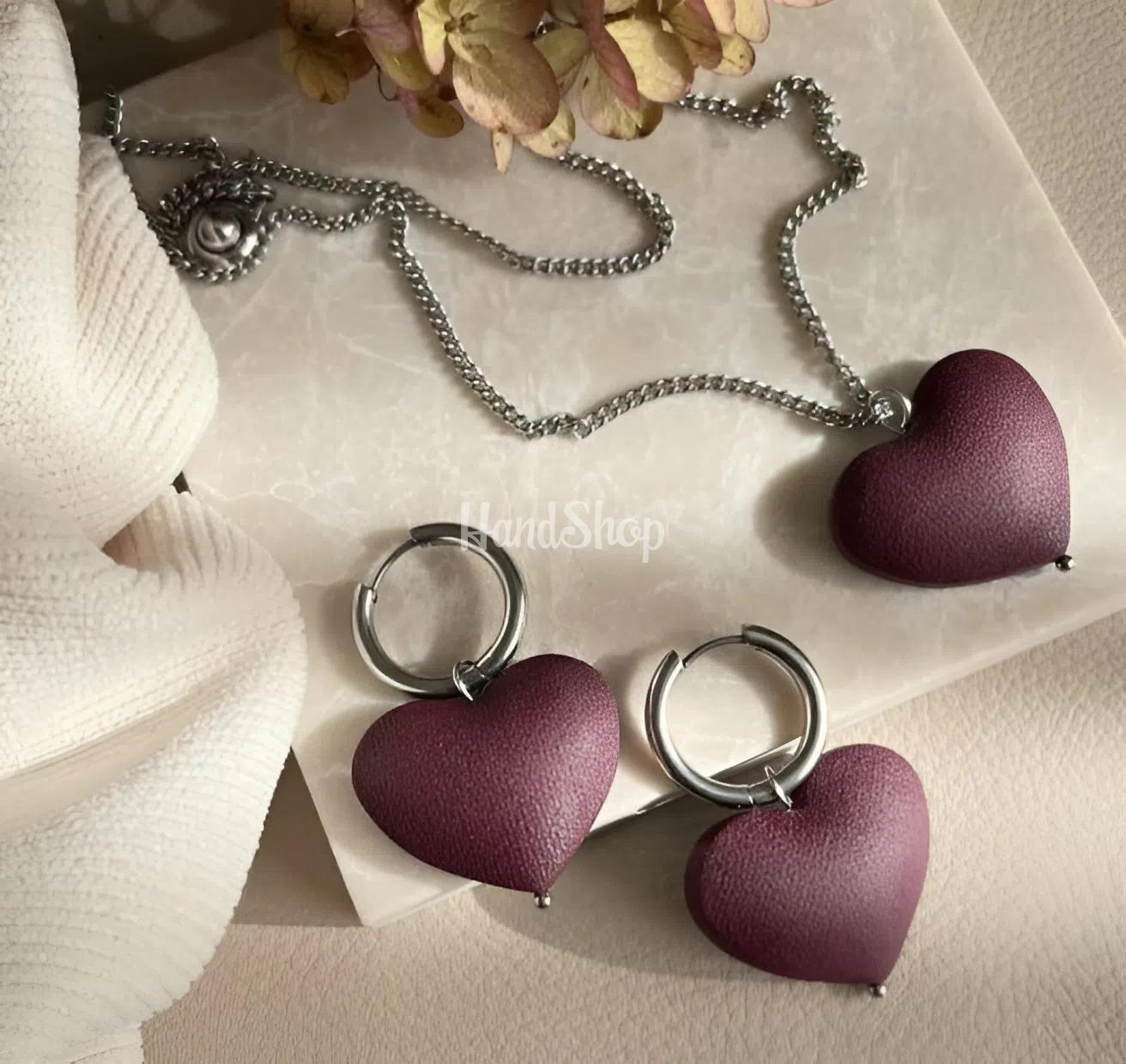 Набір прикрас сережки та кулон серця глина колір марсала Набір прикрас сережки та кулон серця глина колір марсала