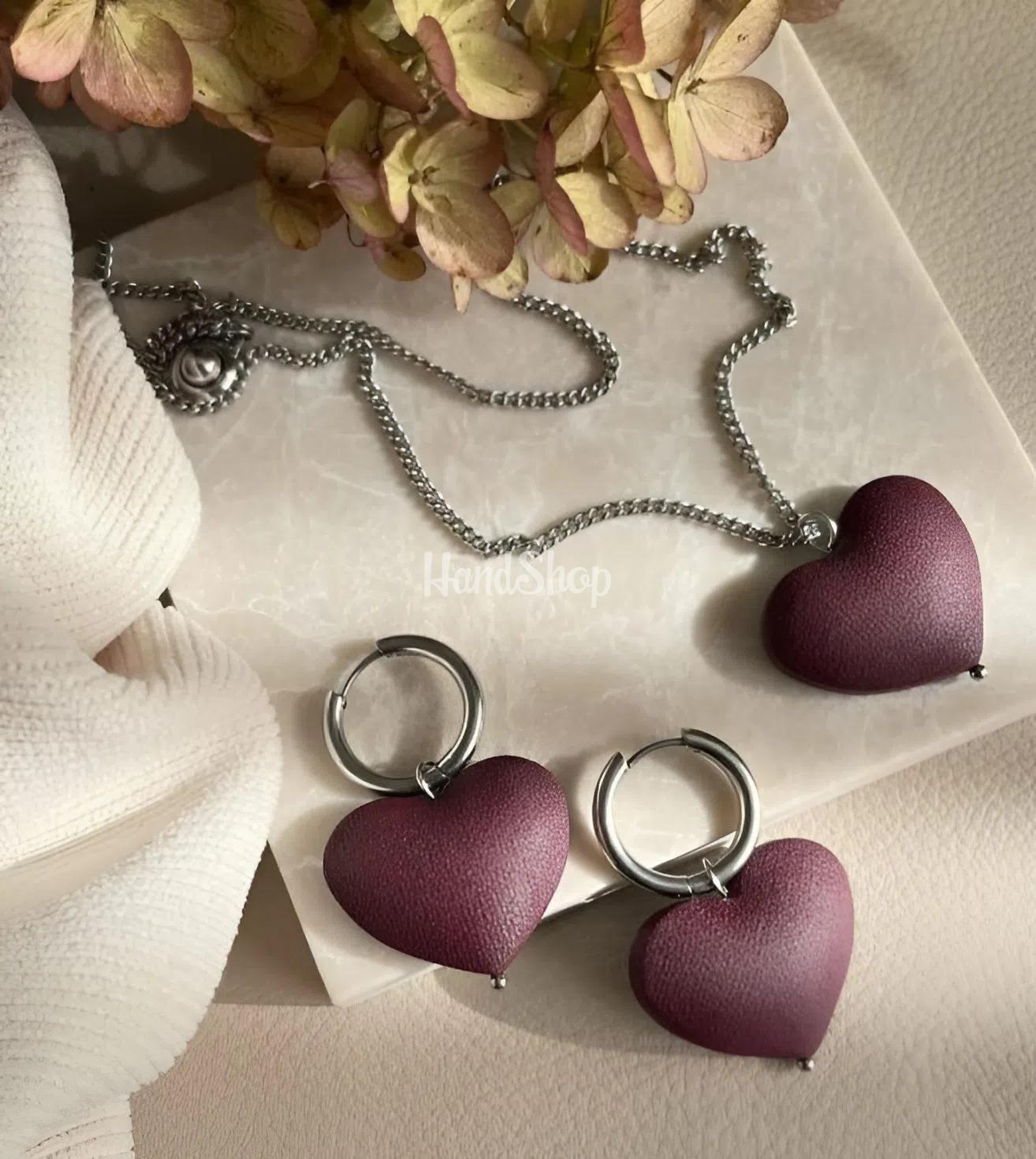 Набір прикрас сережки та кулон серця глина колір марсала Набір прикрас сережки та кулон серця глина колір марсала