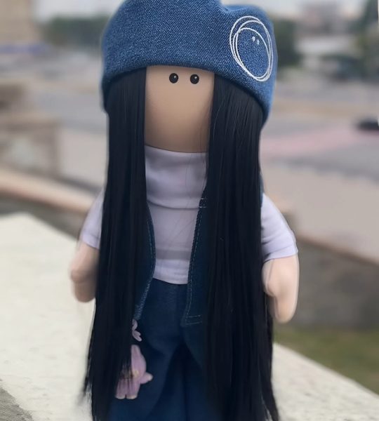 Сувенірна лялька тільда чорнява з іграшкою Labubu (Лабубу)