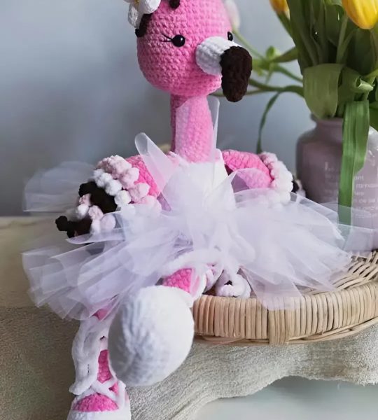 В’язана іграшка великий рожевий фламінго в пуантах