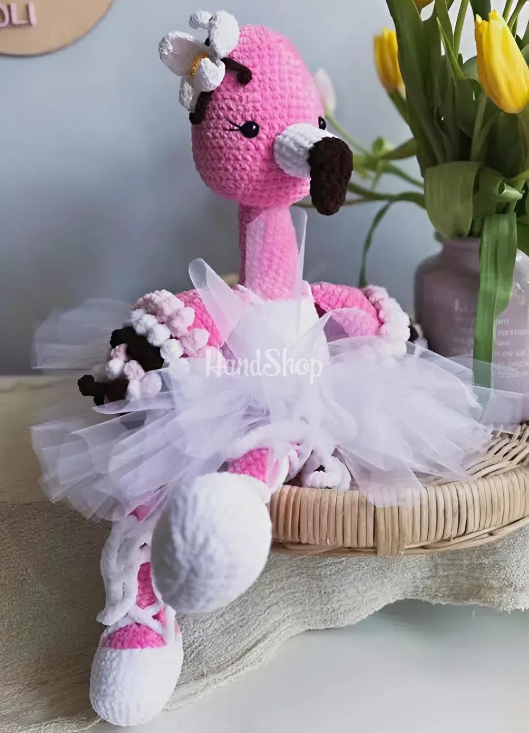 В’язана іграшка великий рожевий фламінго в пуантах В’язана іграшка великий рожевий фламінго в пуантах