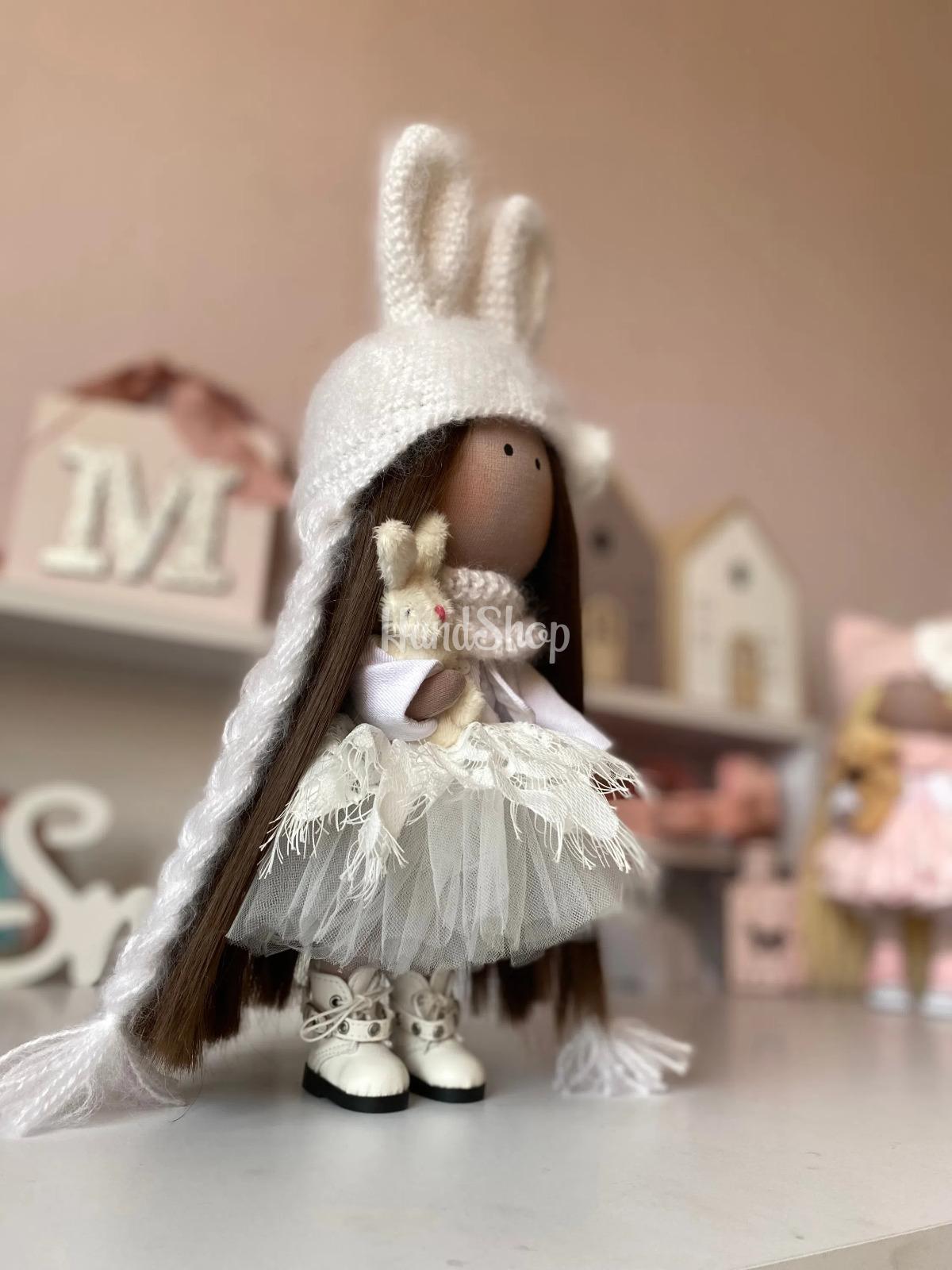 Лялька зайчик з довгим волоссям у білій сукні Лялька зайчик з довгим волоссям у білій сукні