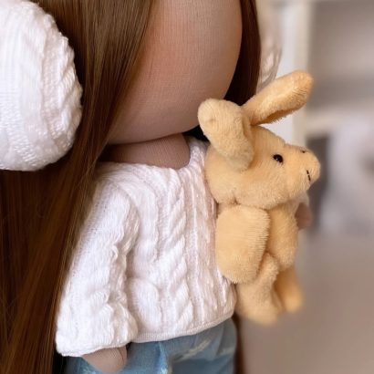 Ігрова лялька текстильна в джинсах зі змінним одягом