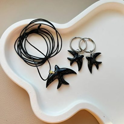 Набір прикрас сережки та кулон чорні ластівки глина на шнурі