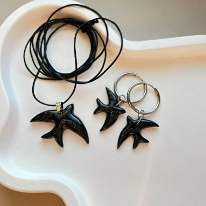 Набір прикрас сережки та кулон чорні ластівки глина на шнурі