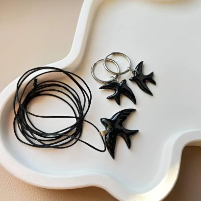 Набір прикрас сережки та кулон чорні ластівки глина на шнурі