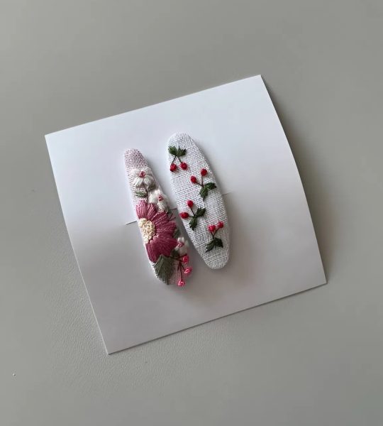 Дитячі заколки для волосся квіти, ягідки ручна вишивка