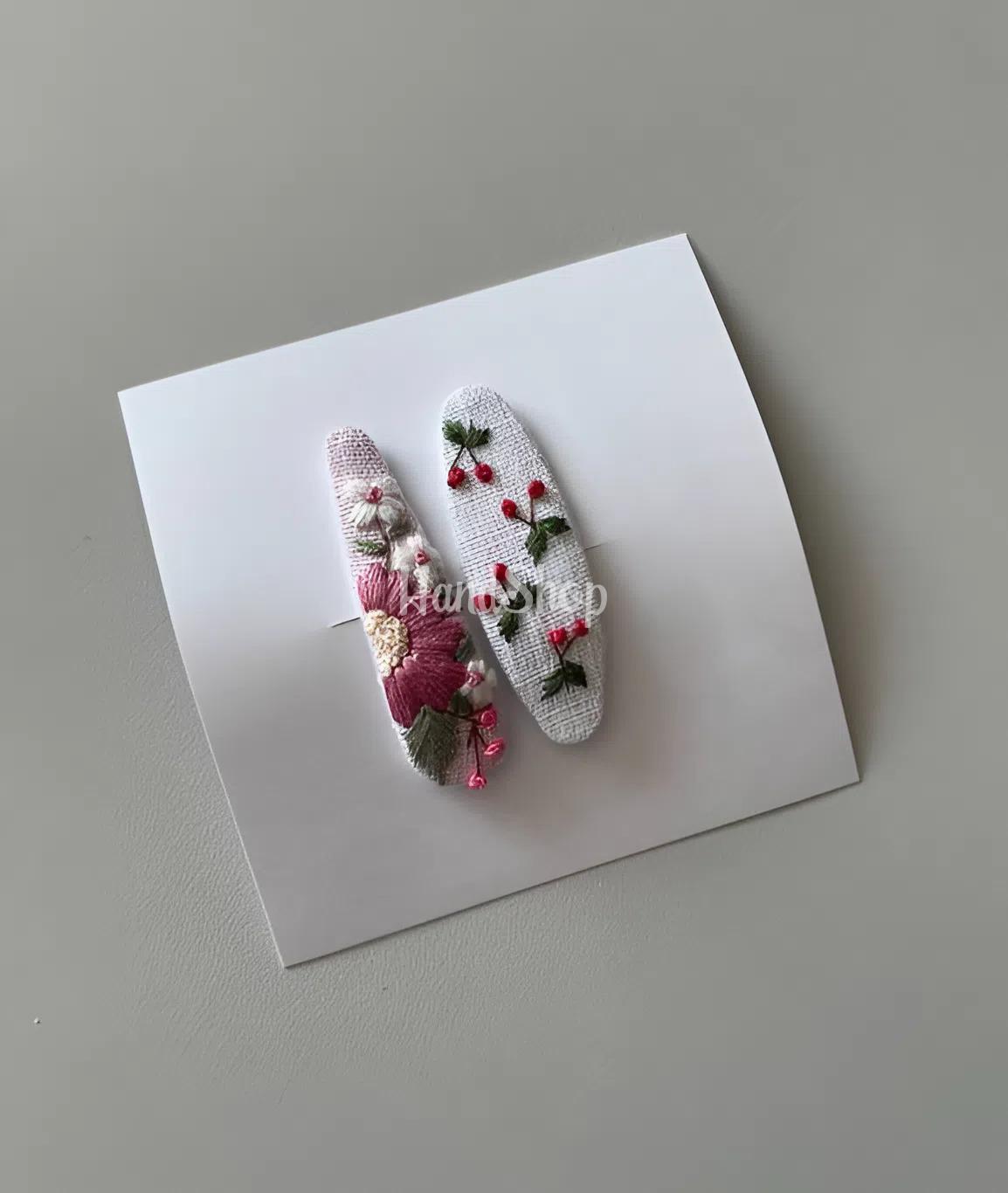 Дитячі заколки для волосся квіти, ягідки ручна вишивка Дитячі заколки для волосся квіти, ягідки ручна вишивка