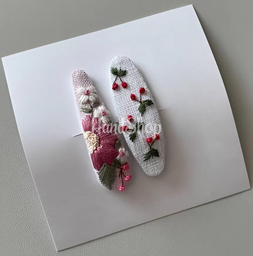 Дитячі заколки для волосся квіти, ягідки ручна вишивка Дитячі заколки для волосся квіти, ягідки ручна вишивка