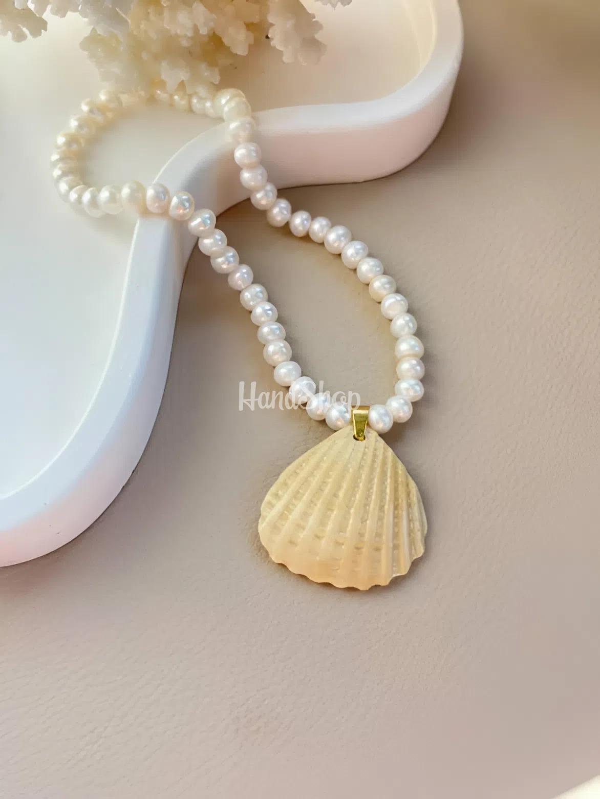 Жіночий кулон чокер морська мушля на річкових перлах Жіночий кулон чокер морська мушля на річкових перлах