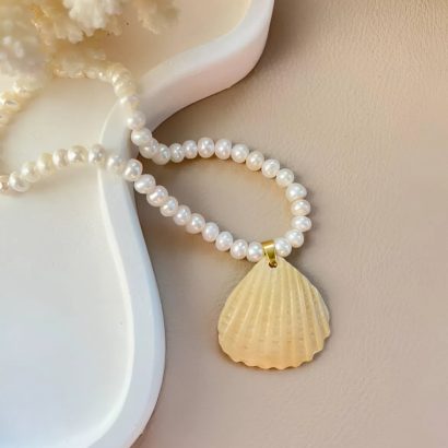 Жіночий кулон чокер морська мушля на річкових перлах
