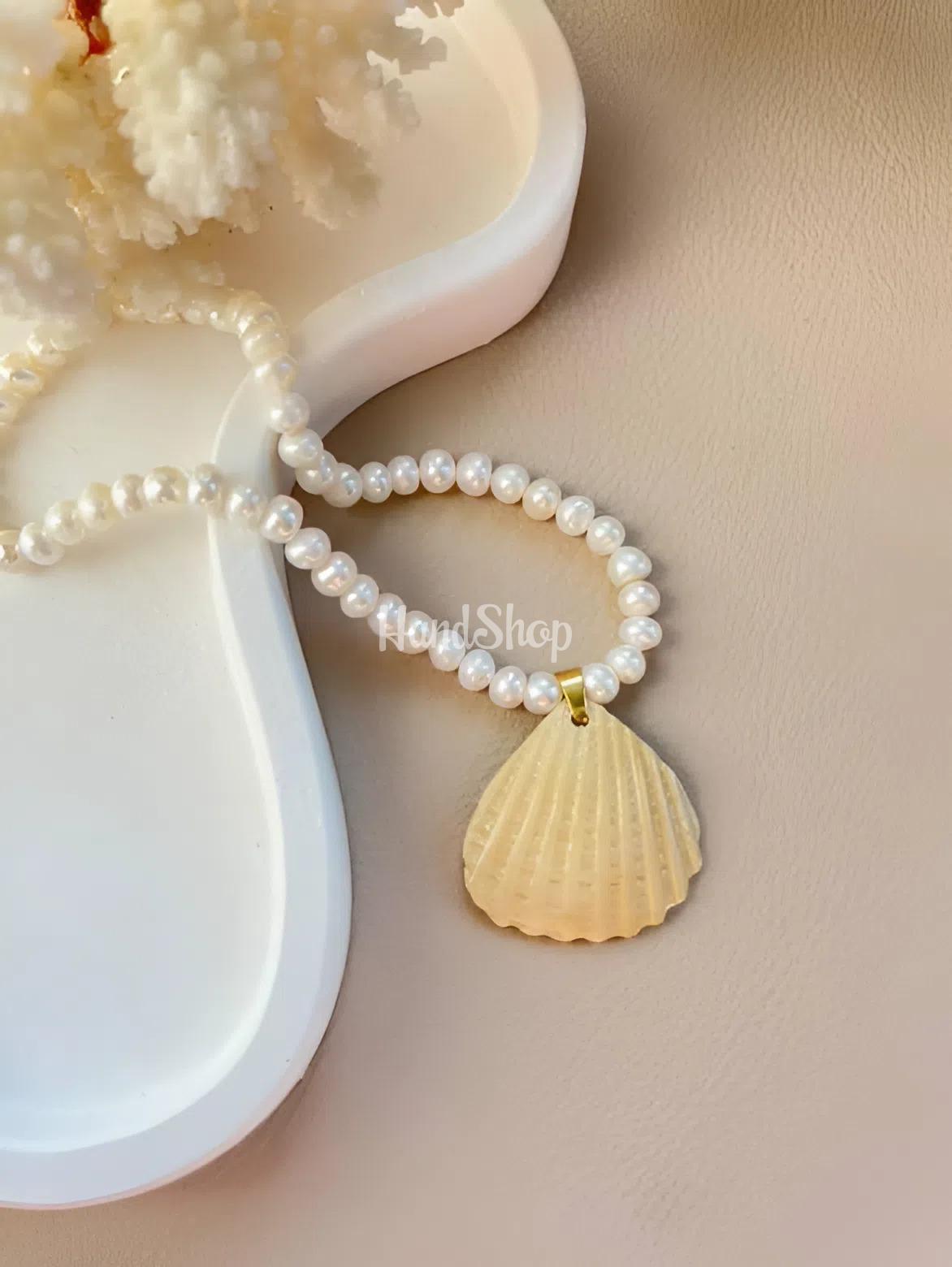 Жіночий кулон чокер морська мушля на річкових перлах Жіночий кулон чокер морська мушля на річкових перлах